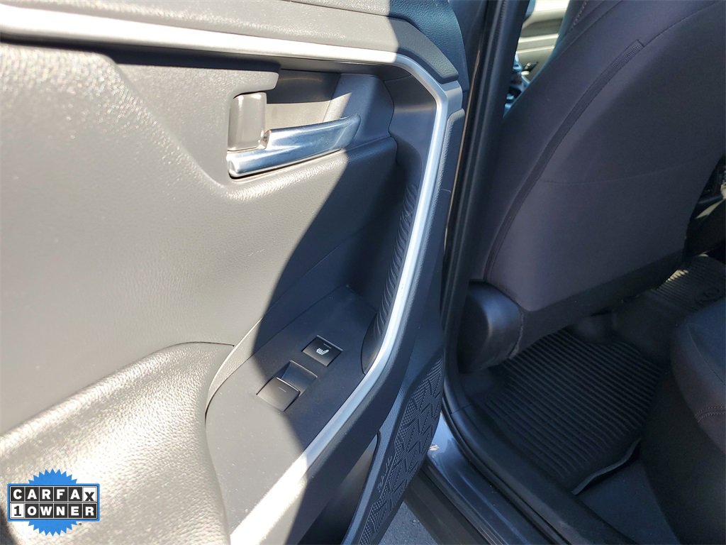 Used 2022 Toyota RAV4 SE image 17