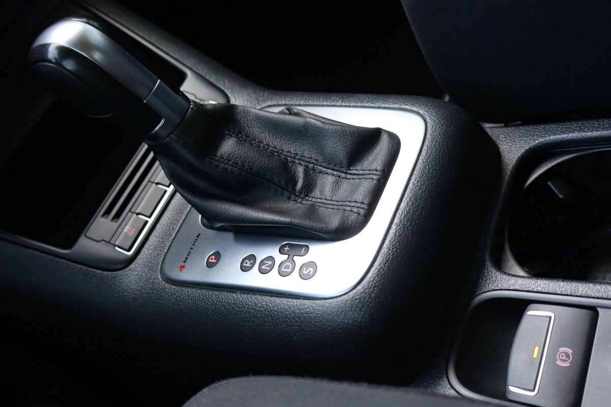 Used 2012 Volkswagen Tiguan S image 16