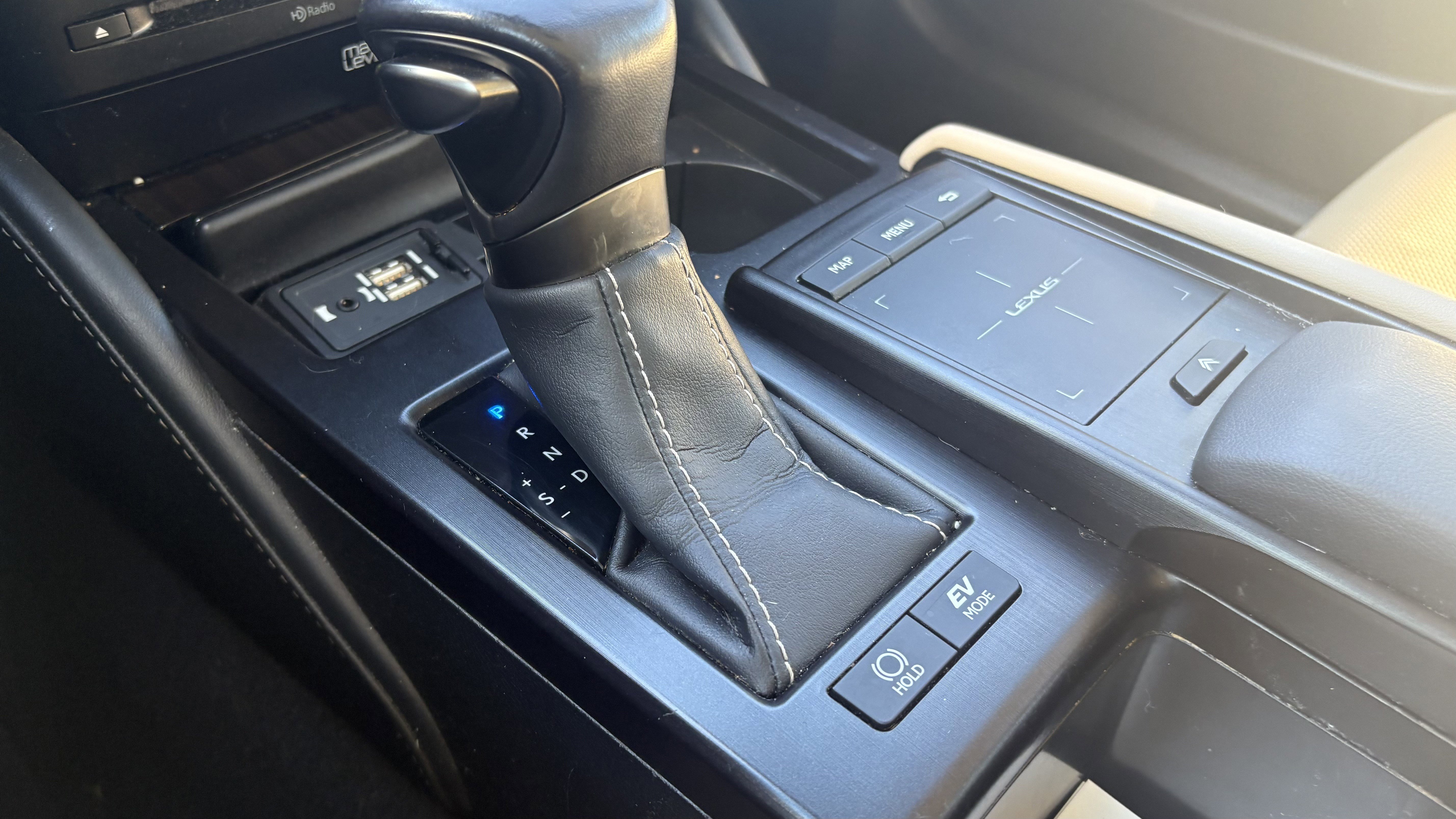 Used 2019 Lexus ES 300h w/ Luxury Package image 27