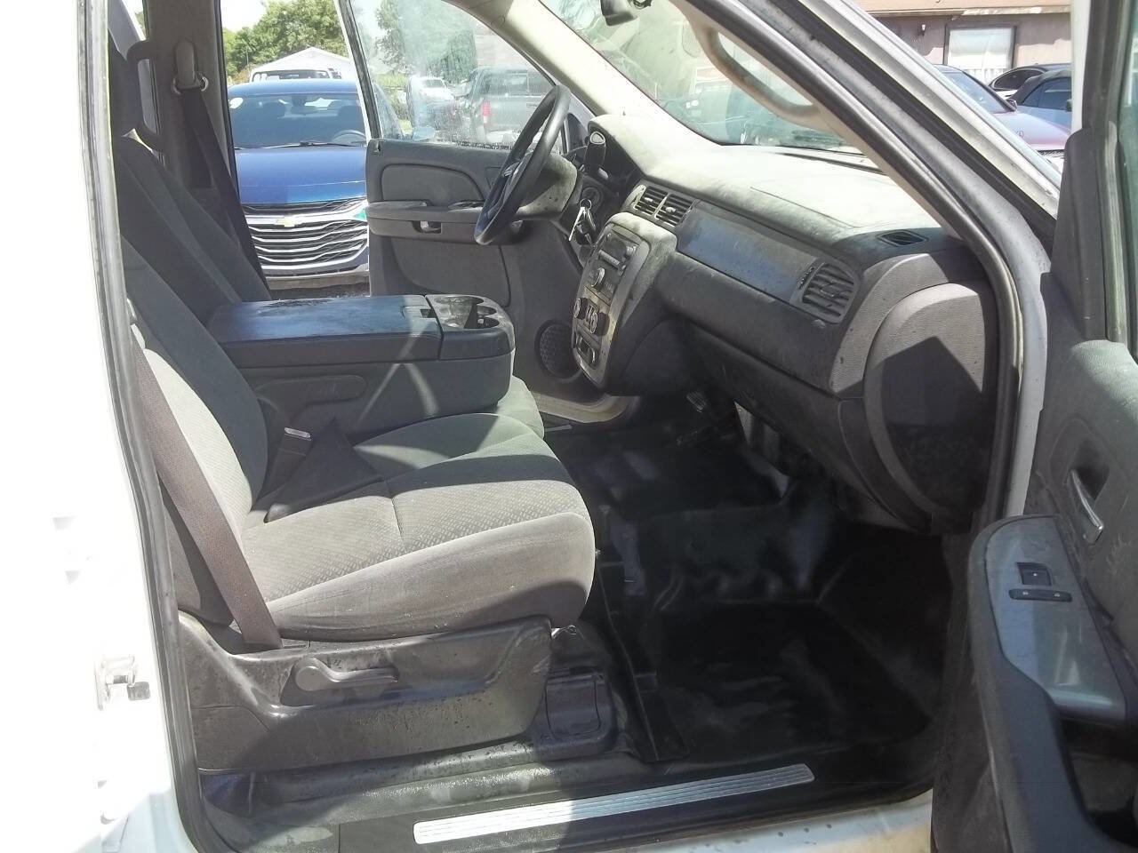 Used 2008 Chevrolet Suburban 2500 w/ Snow Plow Prep Package image 11