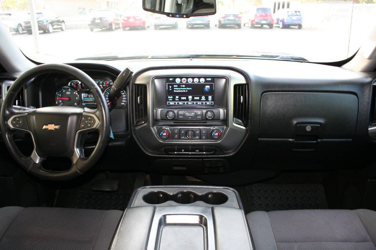 Used 2017 Chevrolet Silverado 1500 LT w/ LT Eassist Package AWD/4WD image 15
