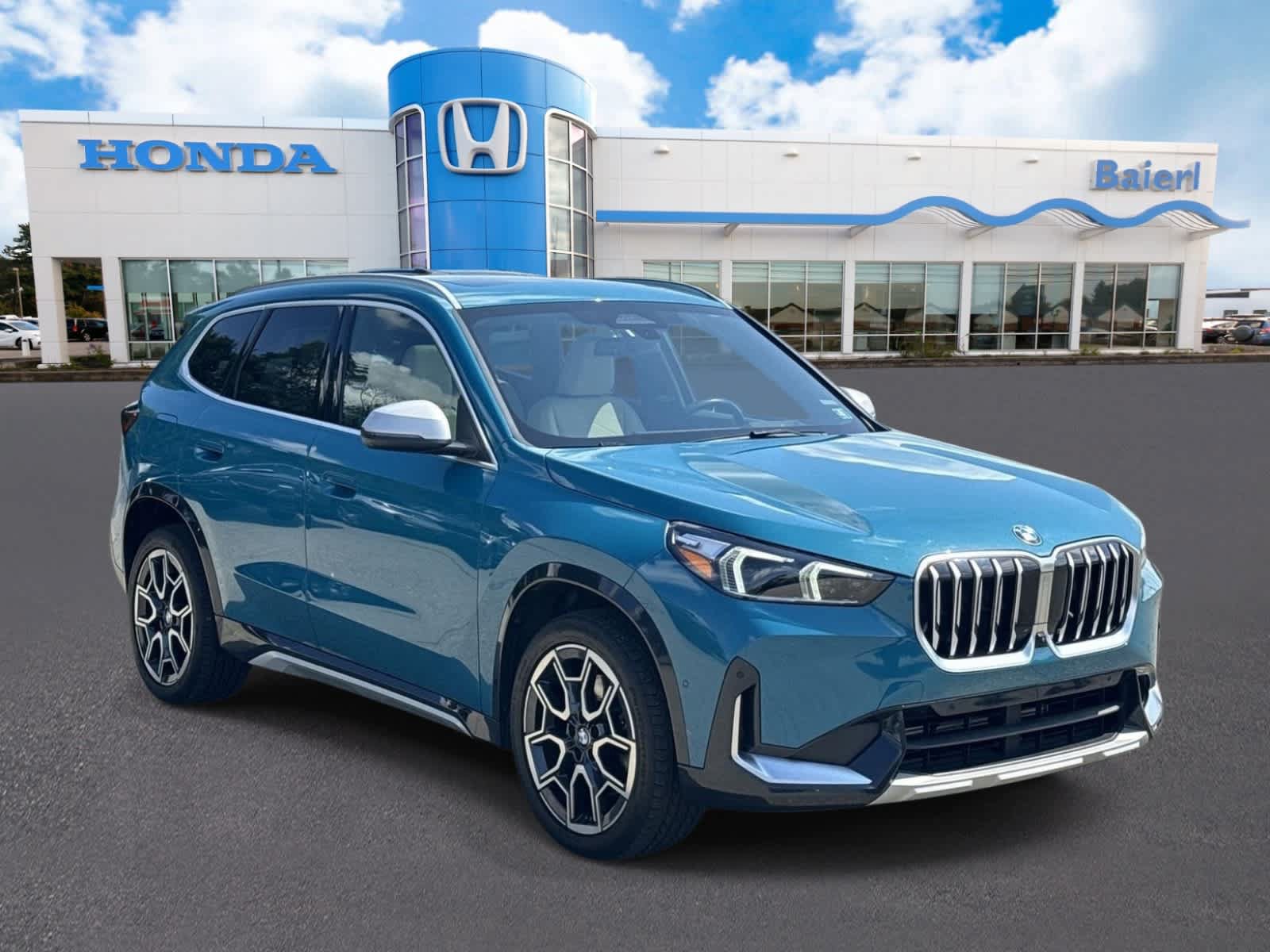 Used 2023 BMW X1 xDrive28i w/ Premium Package AWD/4WD image 7
