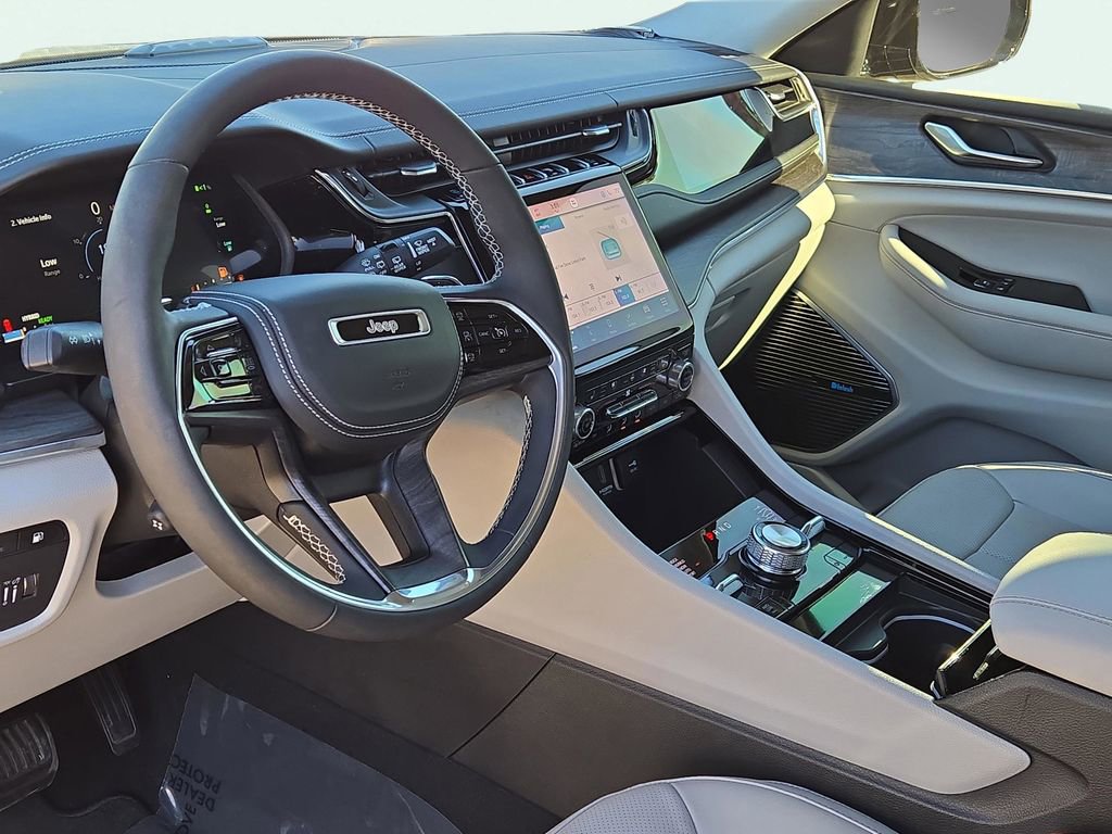 Used 2022 Jeep Grand Cherokee Overland image 18