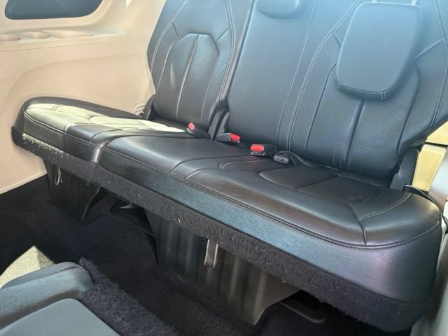 Used 2022 Chrysler Pacifica Touring-L FWD image 12