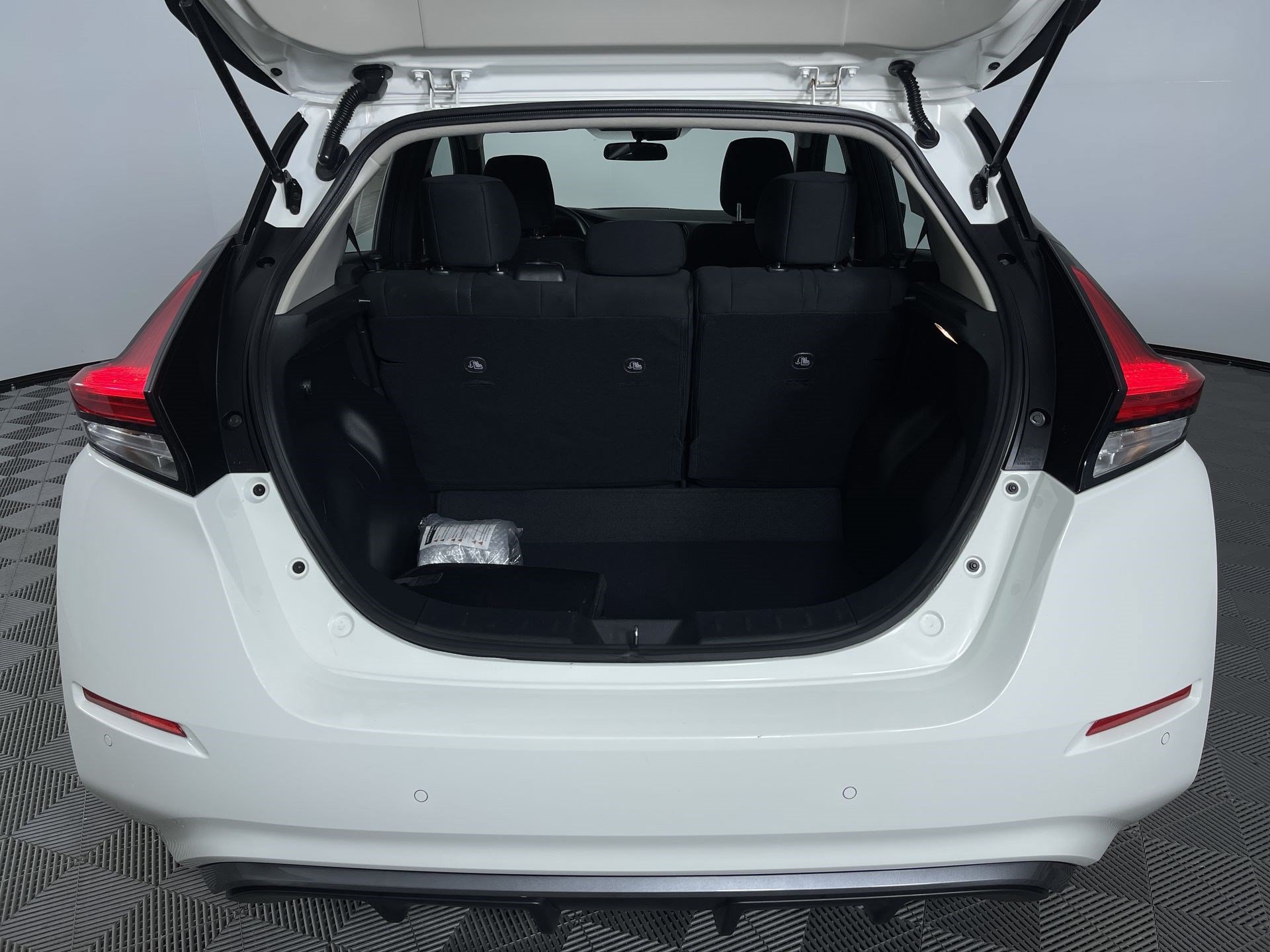 Certified 2025 Nissan Leaf S FWD image 23