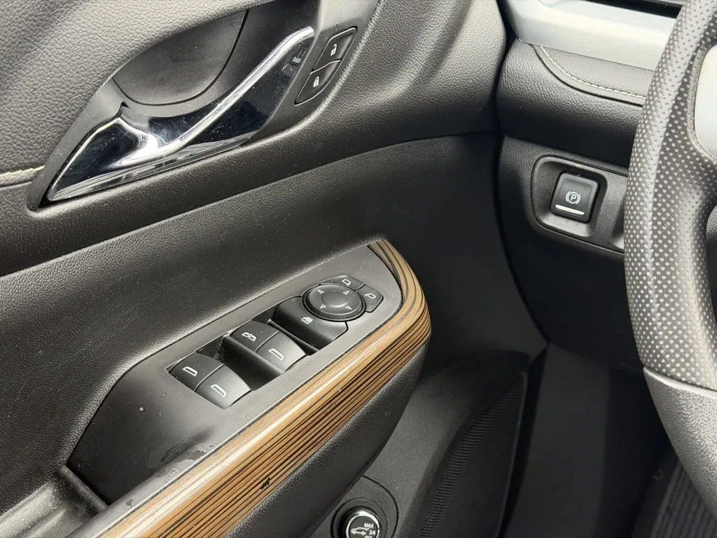 Used 2021 GMC Acadia SLE w/ Driver Convenience Package image 13