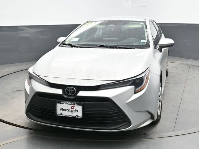 Used 2023 Toyota Corolla LE FWD image 2