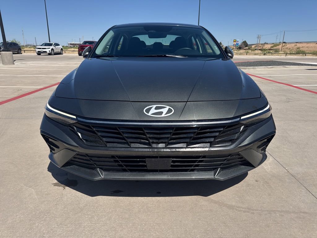Used 2025 Hyundai Elantra SEL FWD image 8