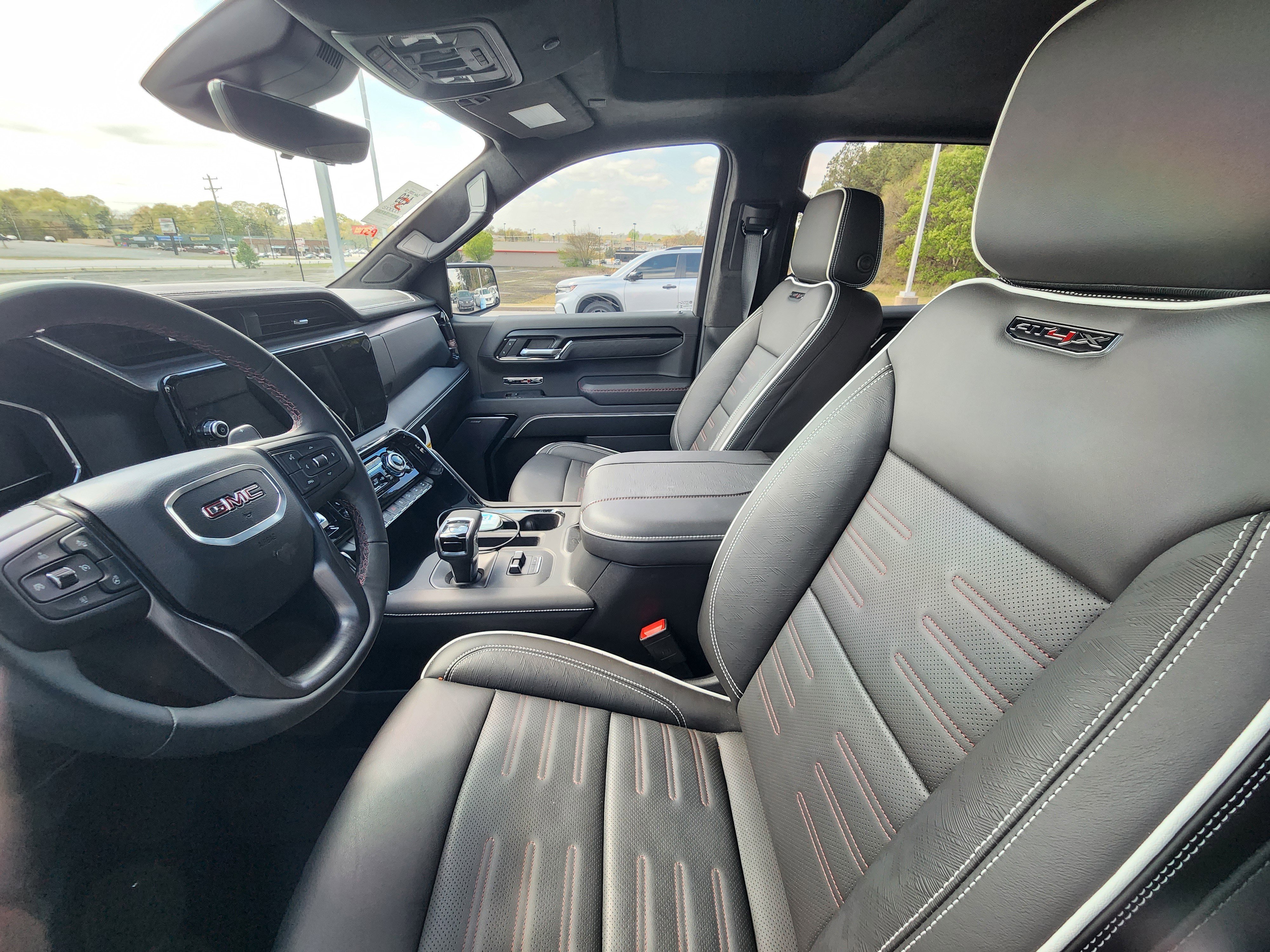 Used 2025 GMC Sierra 1500 AT4X image 11