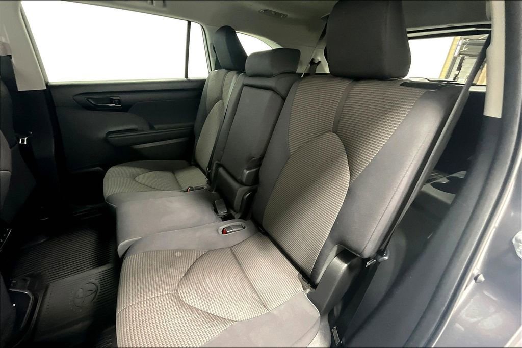 Used 2023 Toyota Highlander L image 35