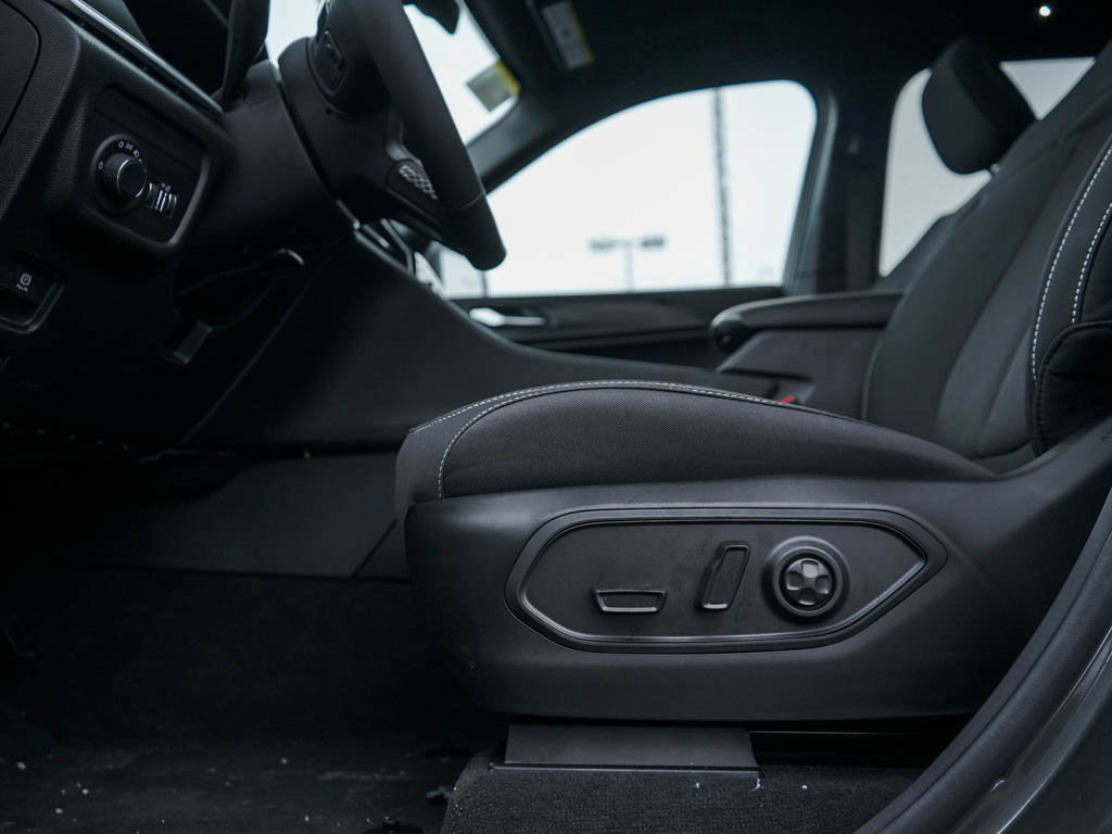 New 2025 Jeep Grand Cherokee Laredo X w/ Luxury Tech Group I image 17