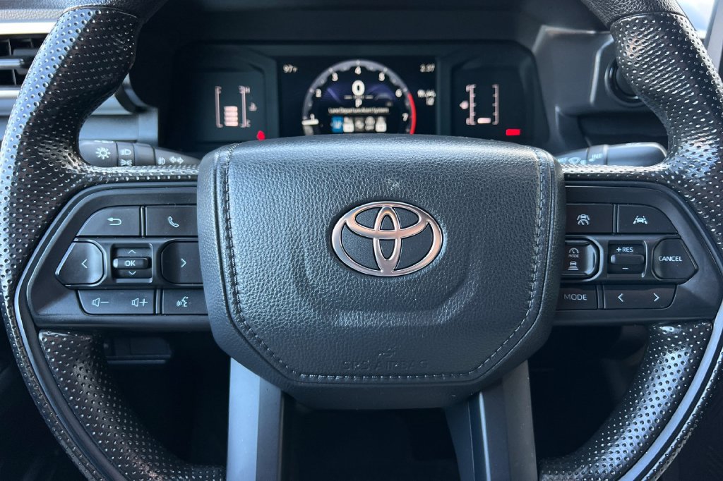 Certified 2025 Toyota Tacoma SR5 AWD/4WD image 26