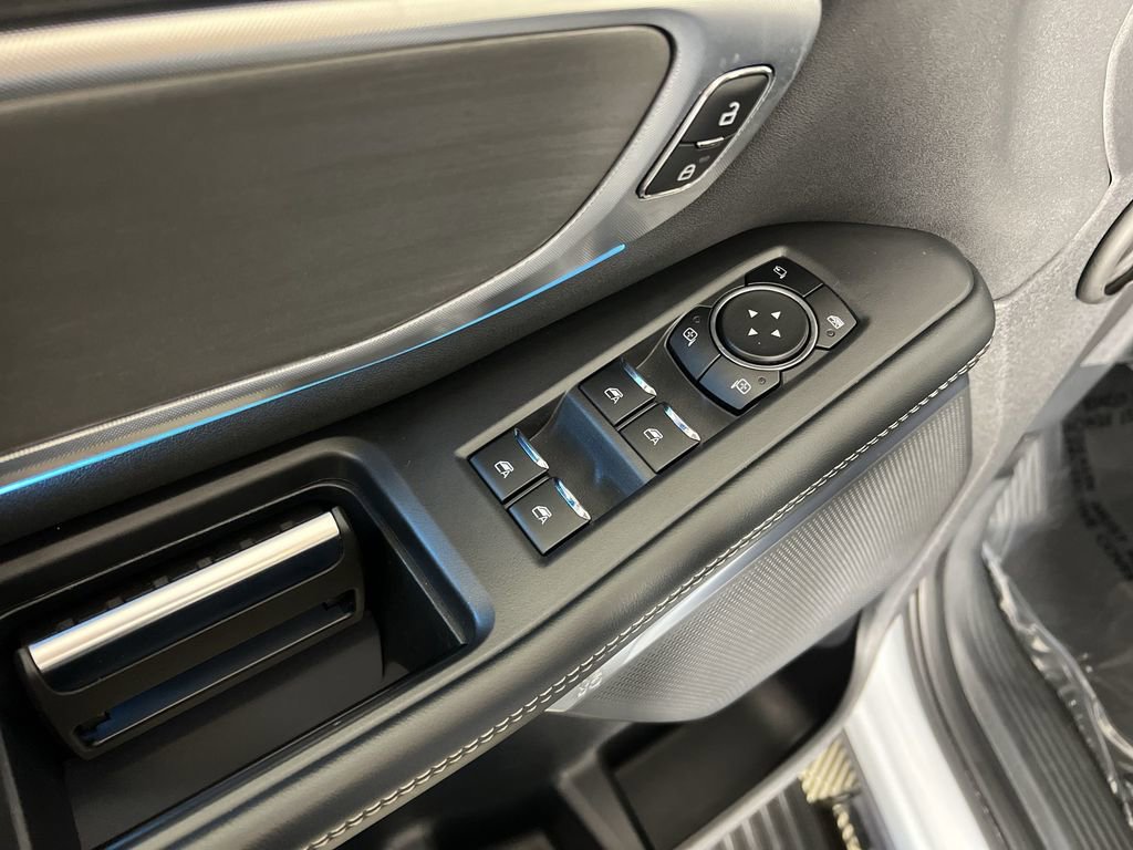 Used 2025 Ford Expedition Platinum image 25