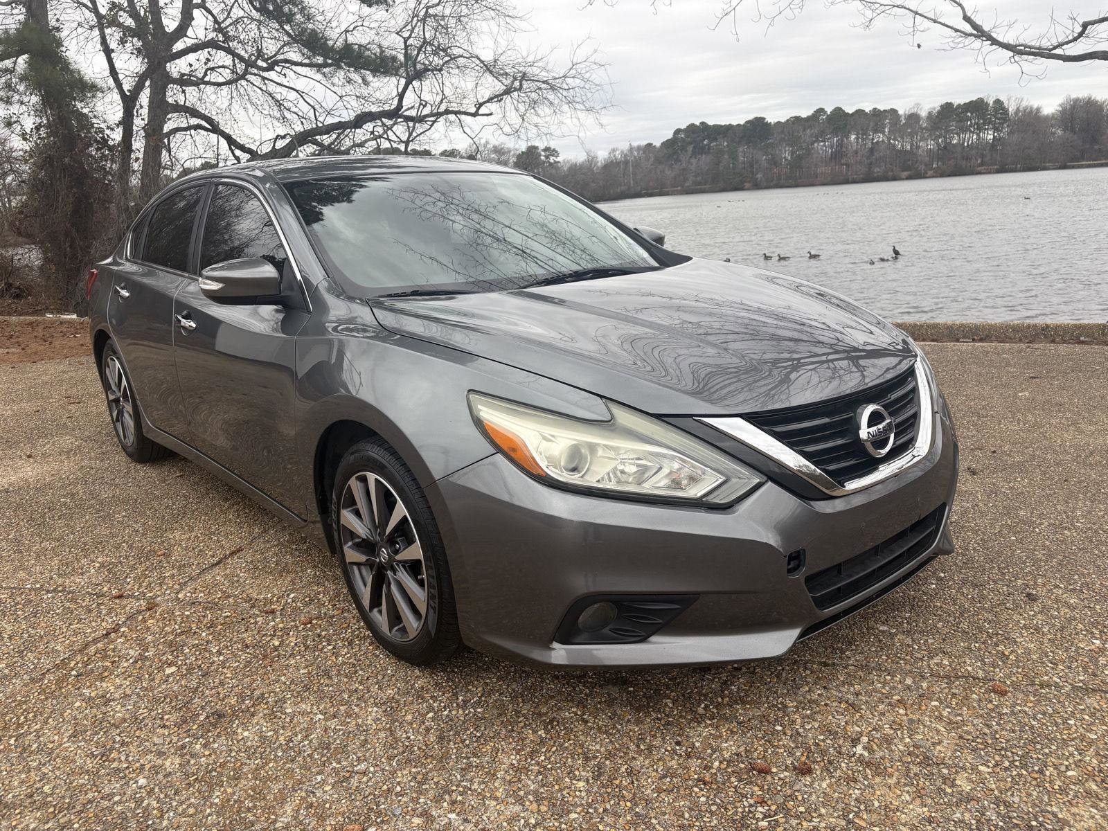 Used 2016 Nissan Altima 2.5 SL w/ 2.5 Technology Package image 1