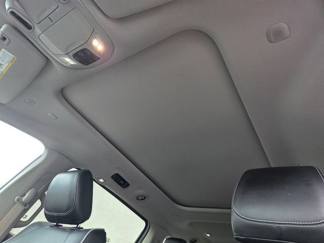 Used 2023 Chrysler Pacifica Limited FWD image 11