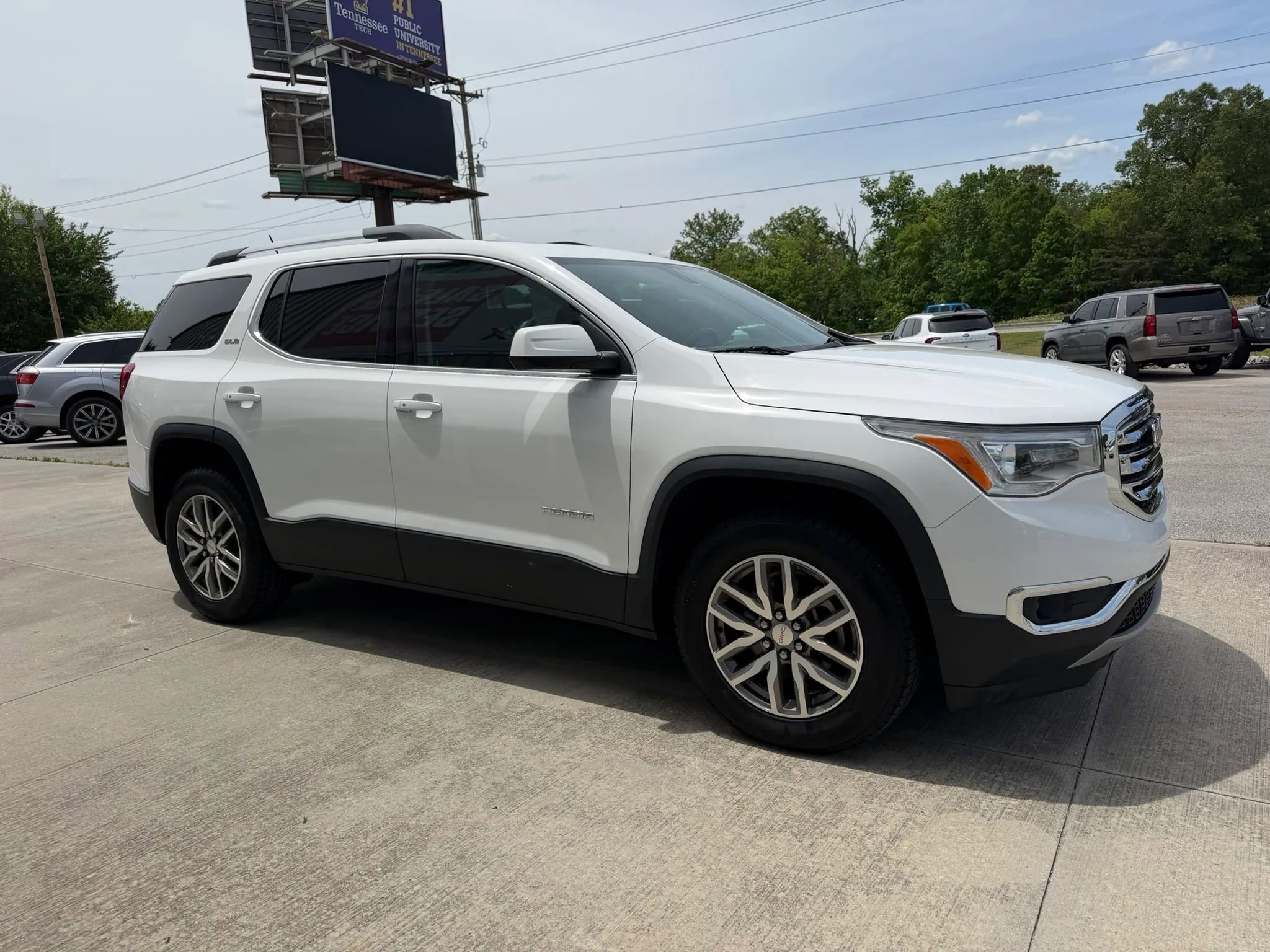 Used 2017 GMC Acadia SLE w/ Driver Alert Package I AWD/4WD image 19