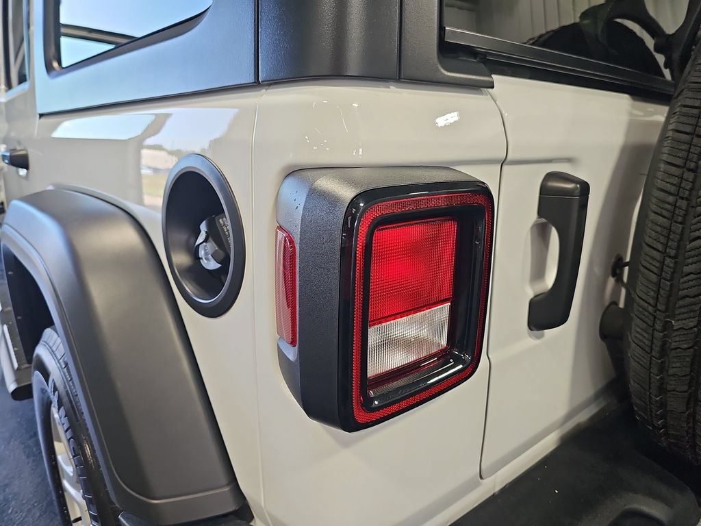 Used 2022 Jeep Wrangler Unlimited Sport AWD/4WD image 33