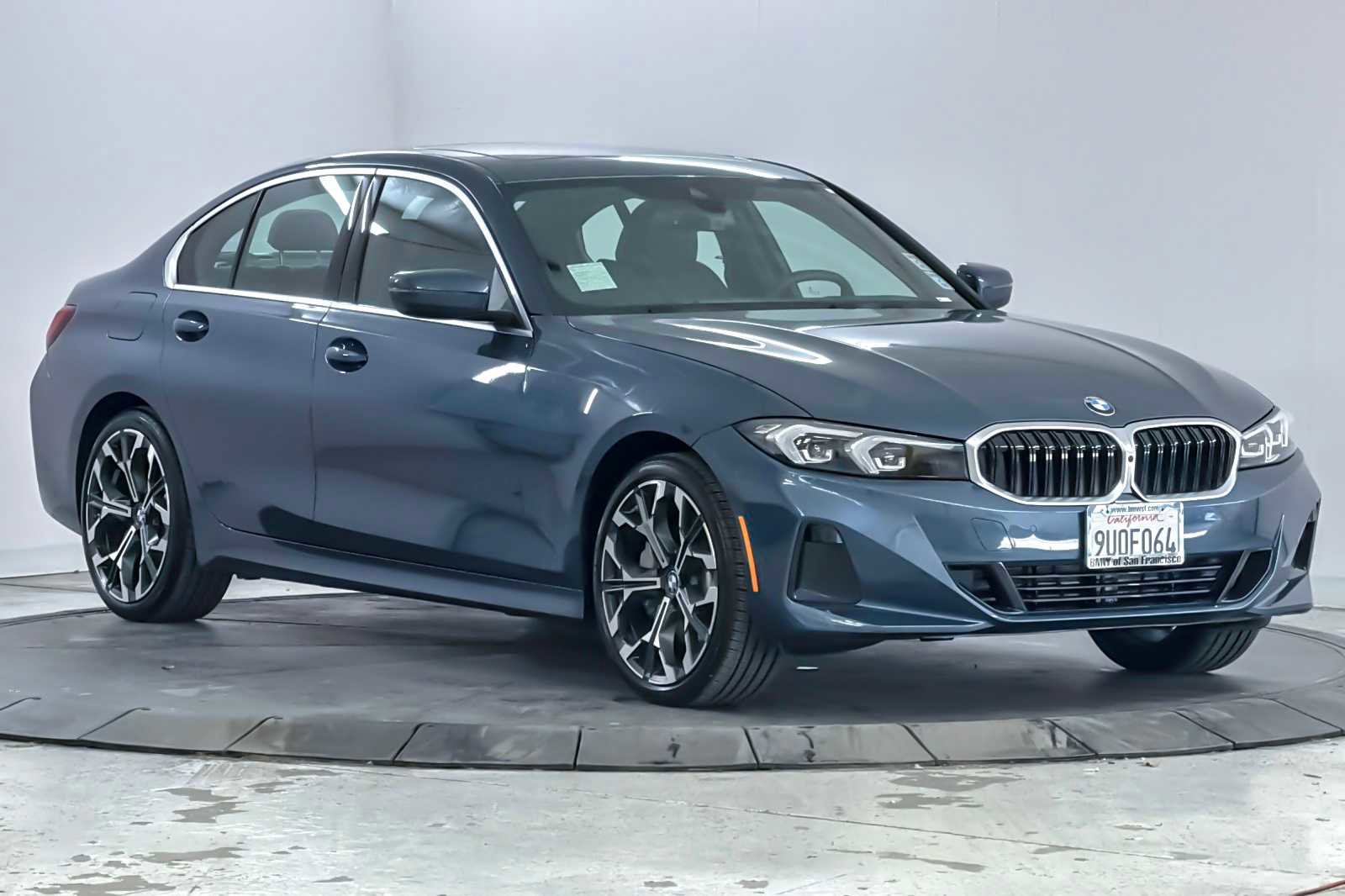 Used 2025 BMW 330i Sedan w/ Premium Package image 9
