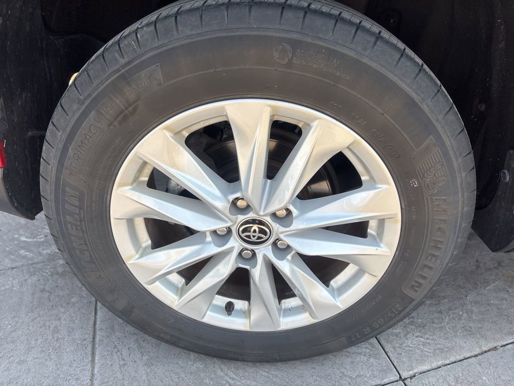 Used 2022 Toyota Corolla Cross LE FWD image 11