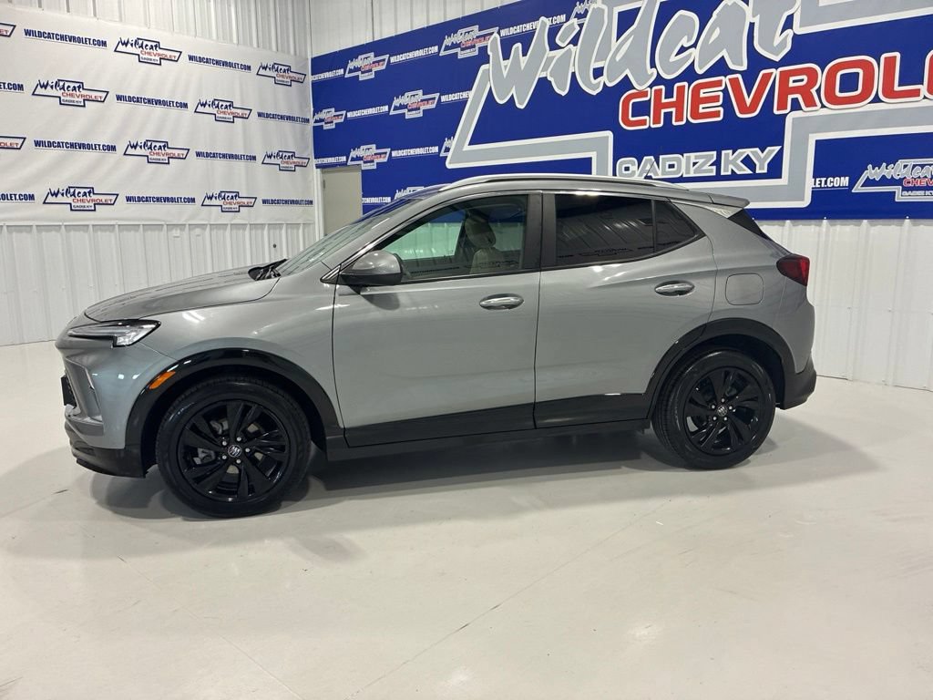 Used 2024 Buick Encore GX Sport Touring FWD image 3