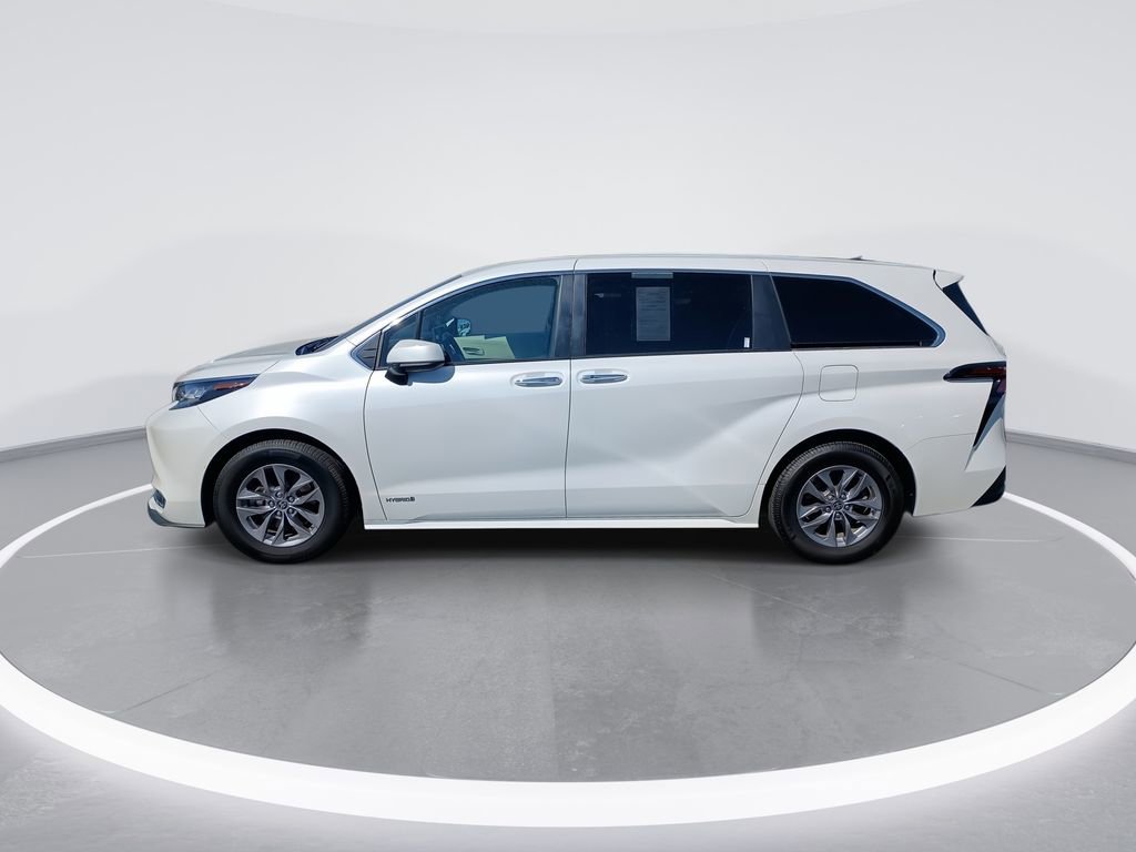 Used 2021 Toyota Sienna XLE image 5
