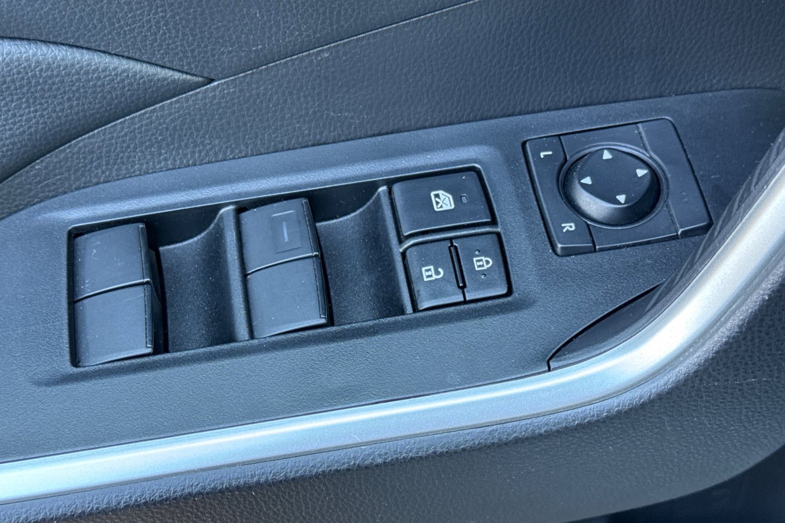 Used 2024 Toyota RAV4 LE image 12