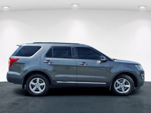Used 2017 Ford Explorer XLT AWD/4WD image 5