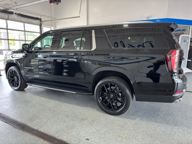 New 2026 Chevrolet Suburban Premier w/ Sun And Tow Package AWD/4WD image 5