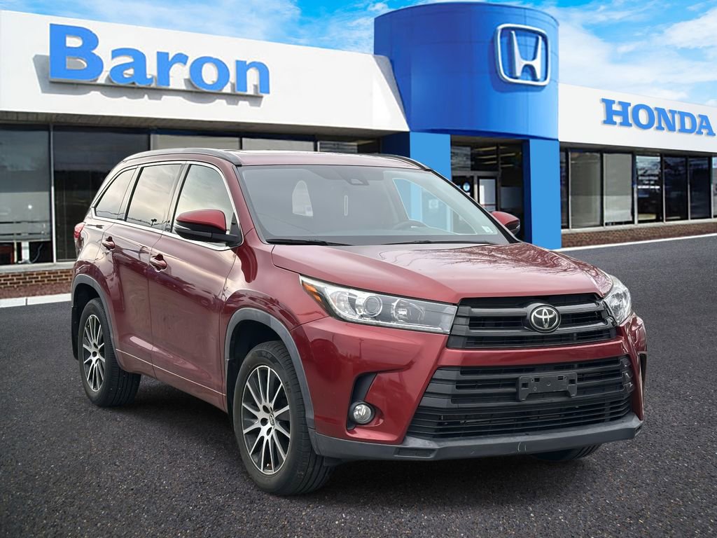 Used 2018 Toyota Highlander SE AWD/4WD image 1