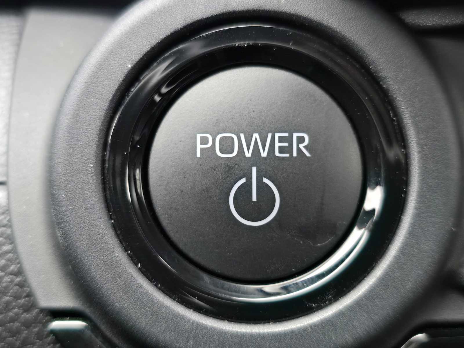 Used 2025 Toyota Crown Signia XLE image 33