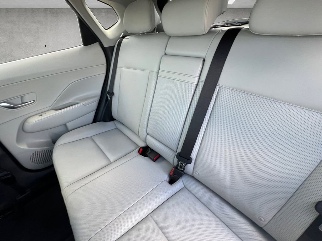 Used 2024 Hyundai Kona Limited FWD image 22