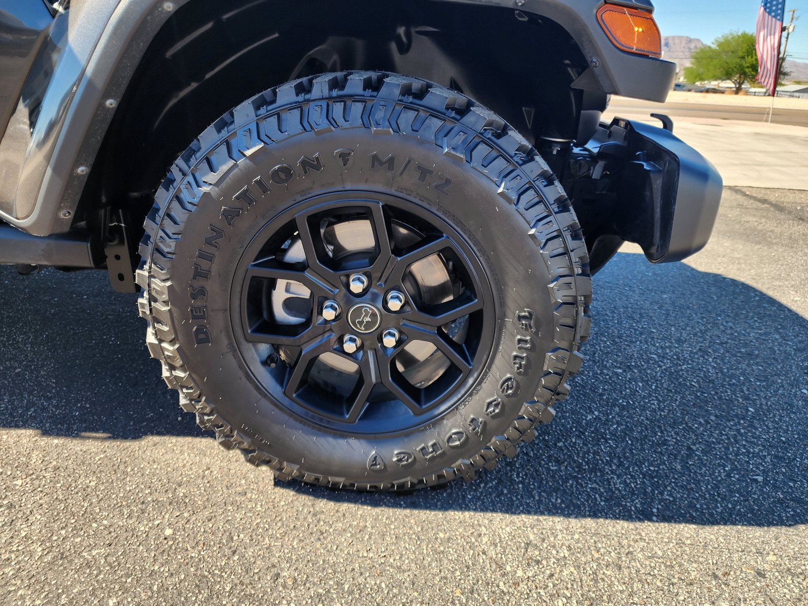 Used 2025 Jeep Gladiator Sport AWD/4WD image 11