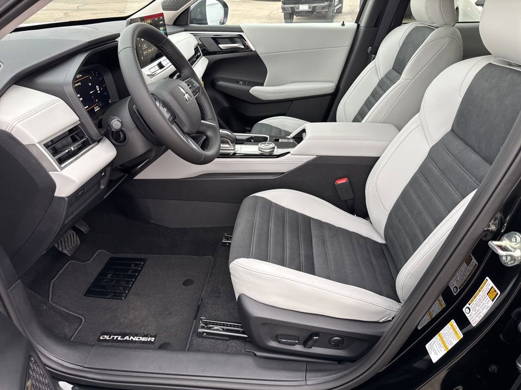 New 2025 Mitsubishi Outlander SE image 23