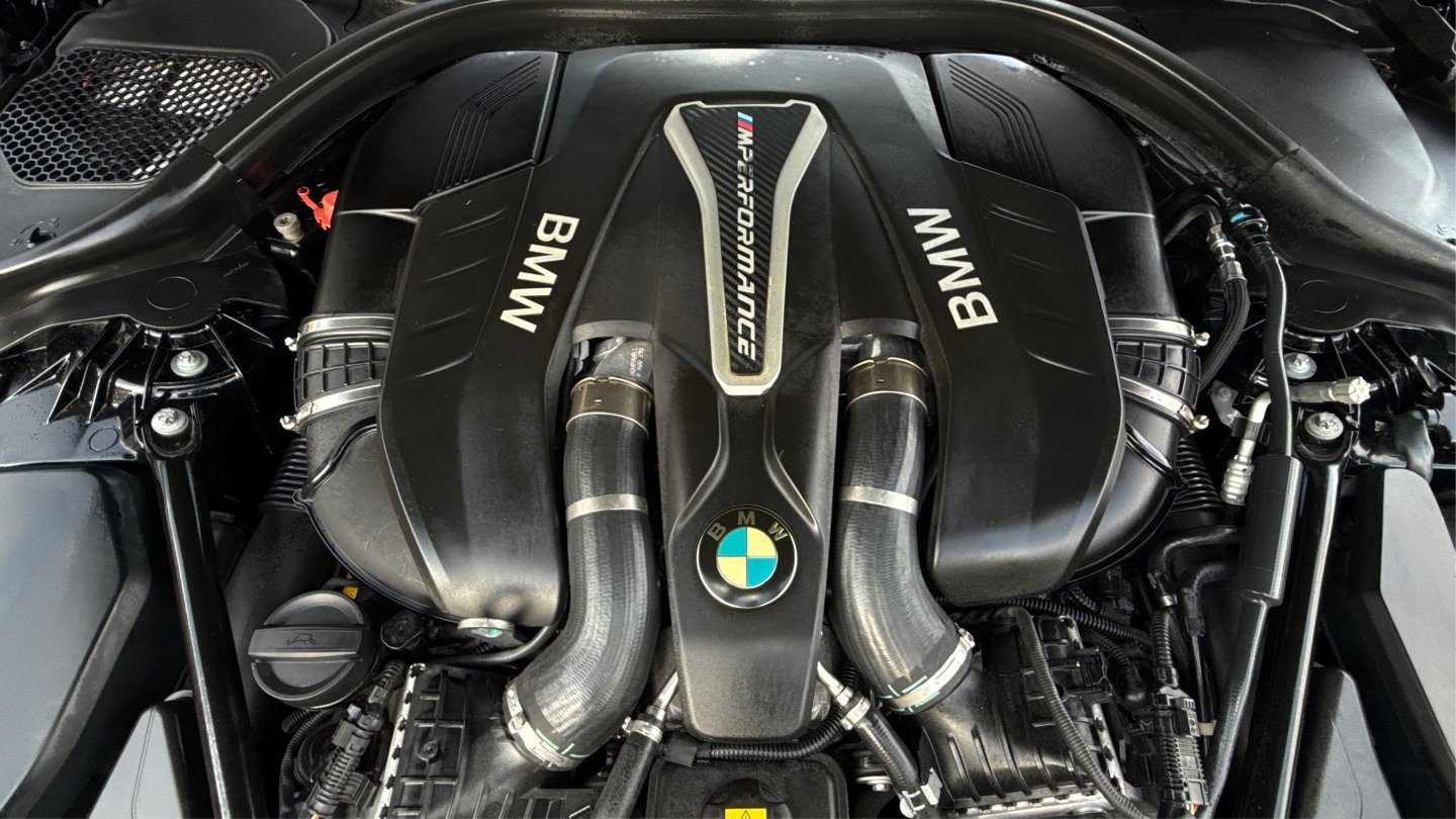 Used 2018 BMW M550i xDrive image 9