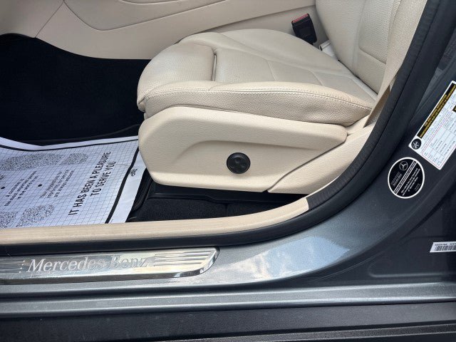 Used 2021 Mercedes-Benz GLC 300 4MATIC image 13