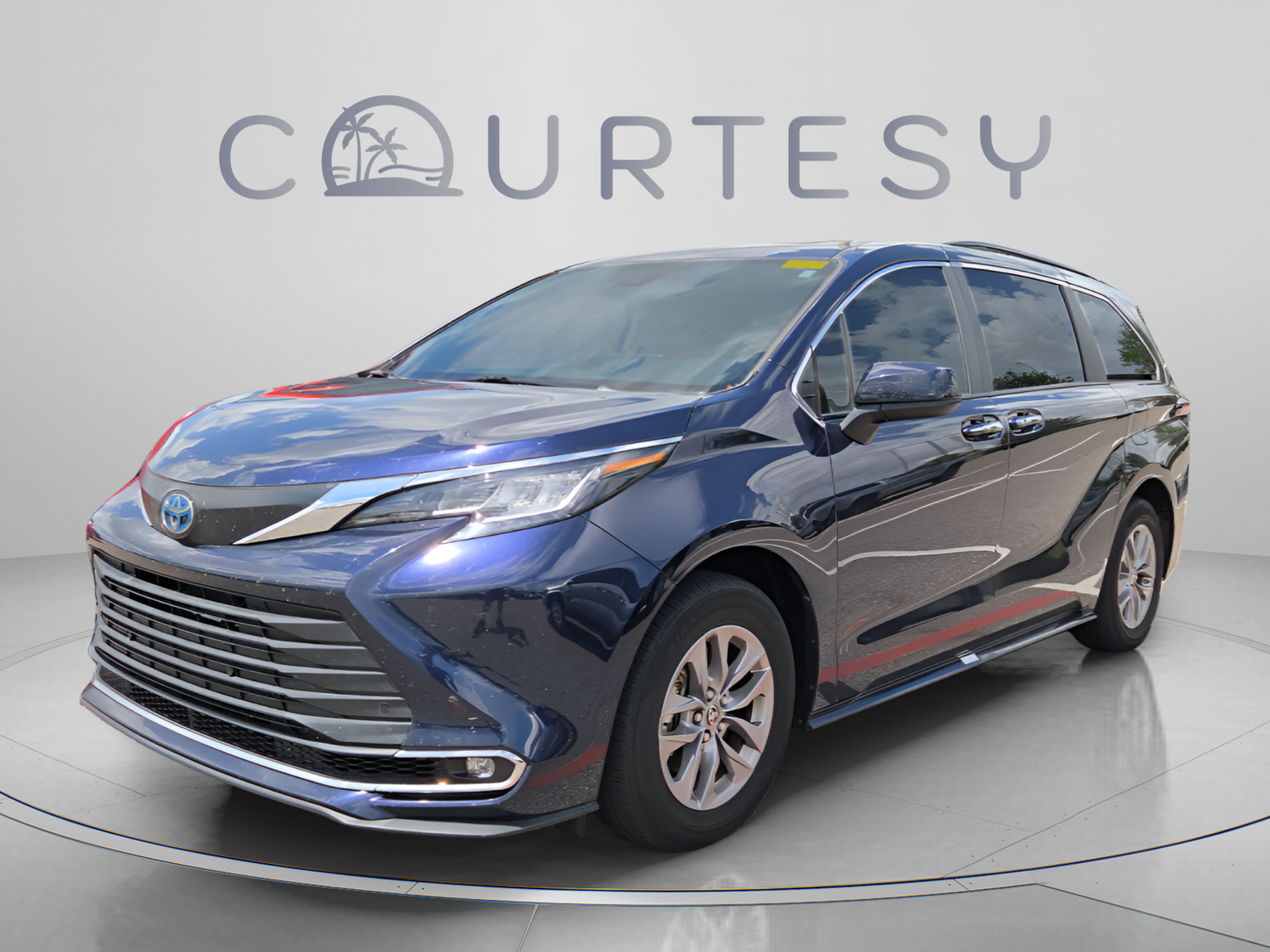 Certified 2022 Toyota Sienna XLE