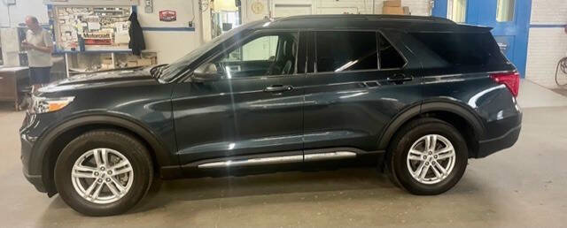 Certified 2023 Ford Explorer XLT w/ Equipment Group 202A image 3