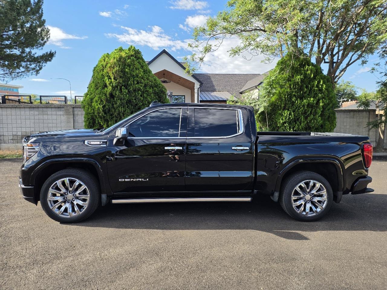 Used 2024 GMC Sierra 1500 Denali AWD/4WD image 2