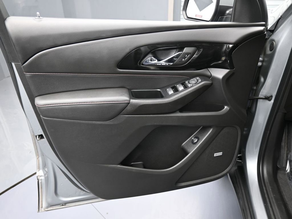 Used 2023 Chevrolet Traverse RS image 12
