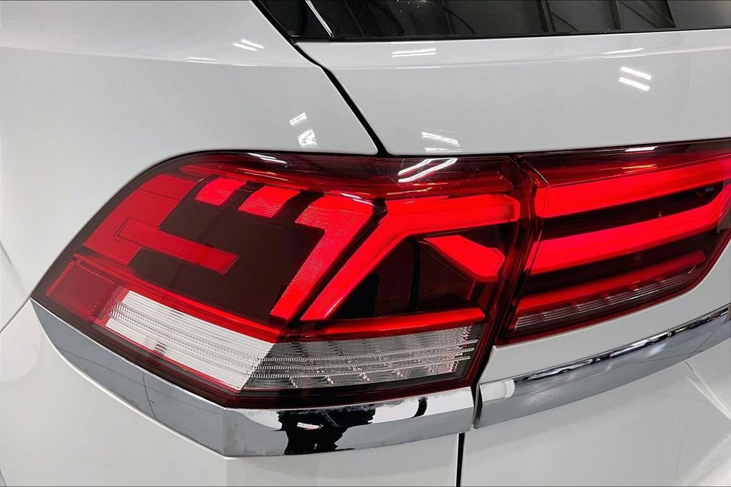 Used 2021 Volkswagen Atlas Cross Sport SE FWD image 38