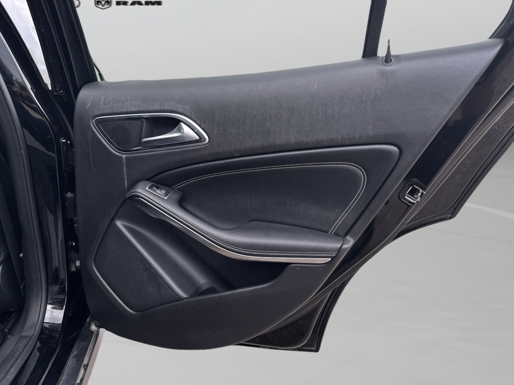 Used 2018 Mercedes-Benz GLA 250 image 35