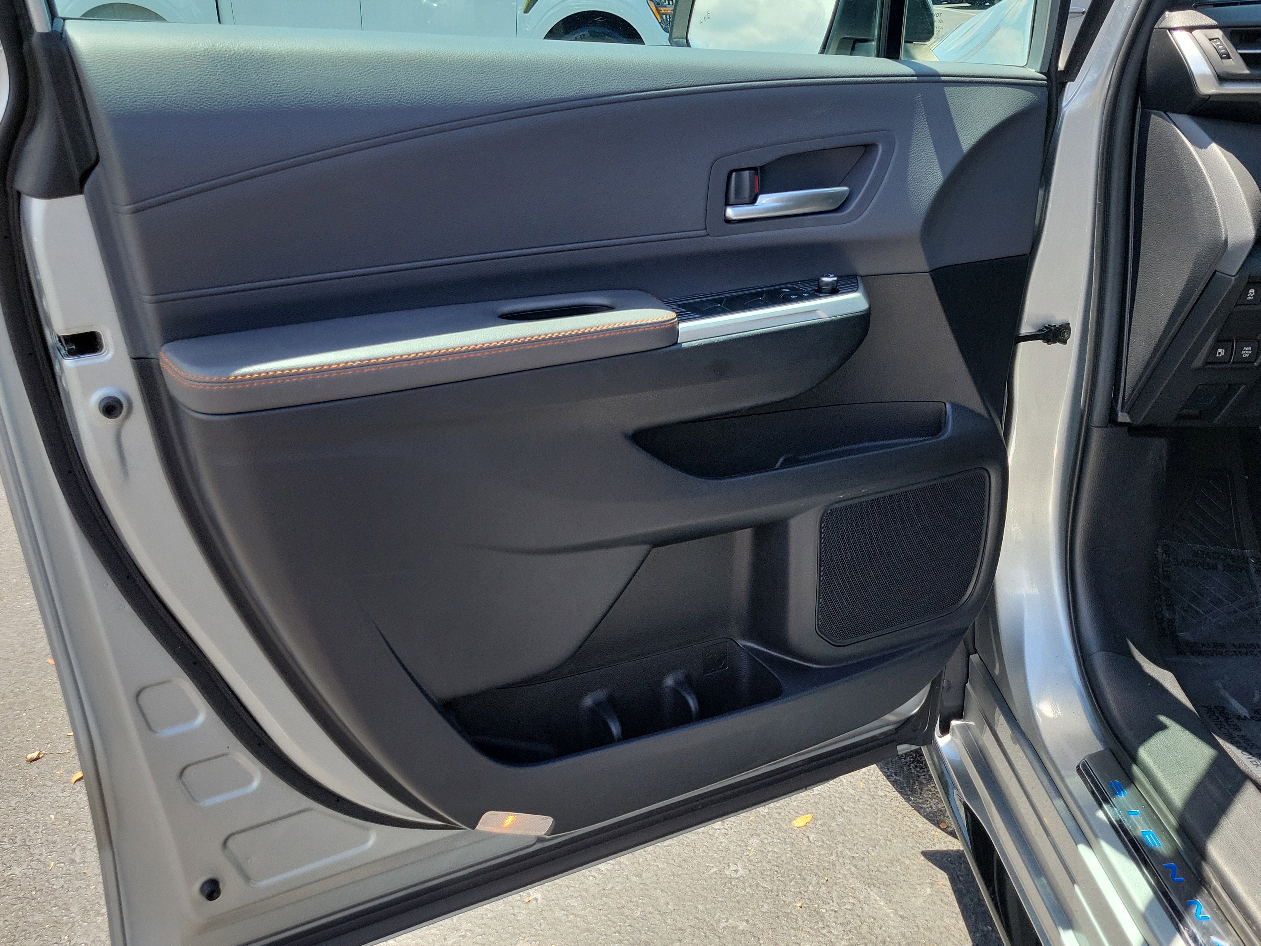 Used 2024 Toyota Sienna XSE w/ XSE Plus Package AWD/4WD image 18