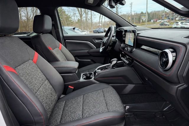 Used 2025 Chevrolet Colorado Z71 image 13