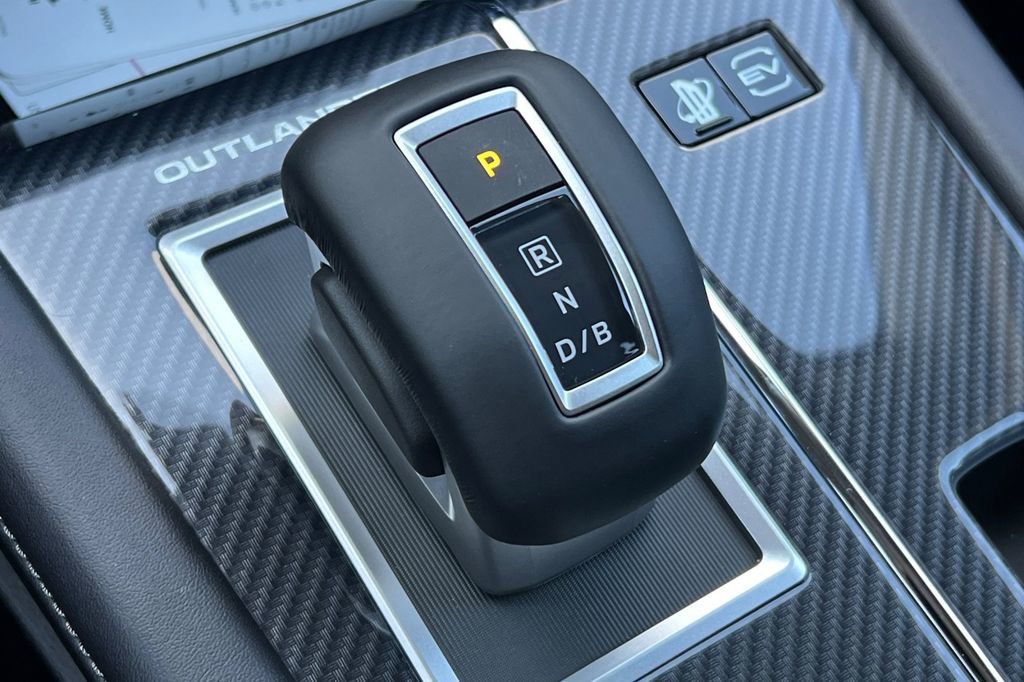 New 2025 Mitsubishi Outlander SE image 23