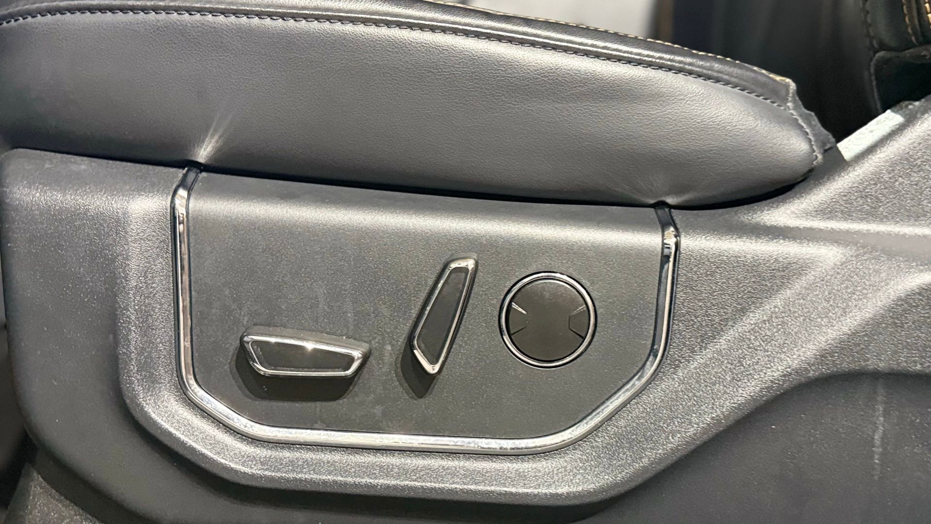 Used 2022 Ford Expedition Platinum image 38