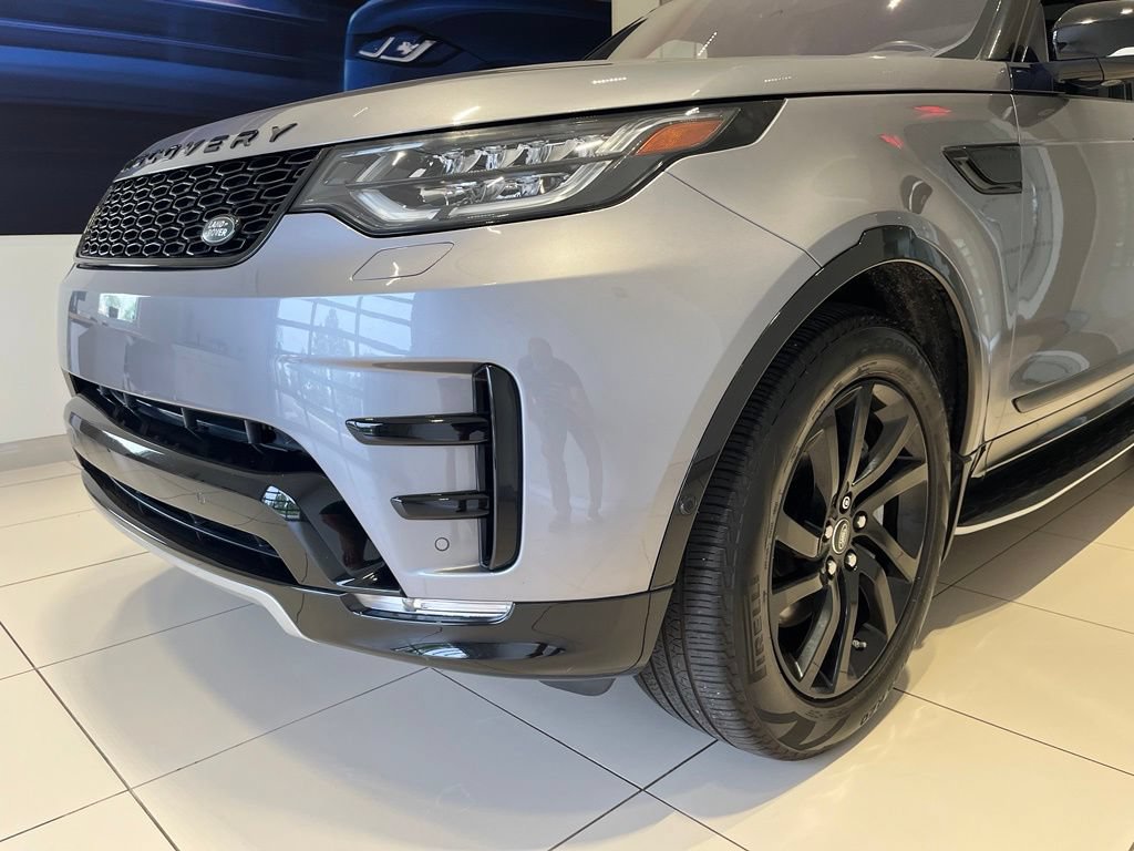 Used 2020 Land Rover Discovery Landmark AWD/4WD image 12