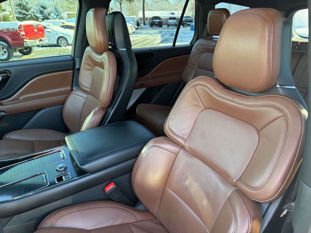 Used 2022 Lincoln Aviator Reserve w/ Equipment Group 201A image 22