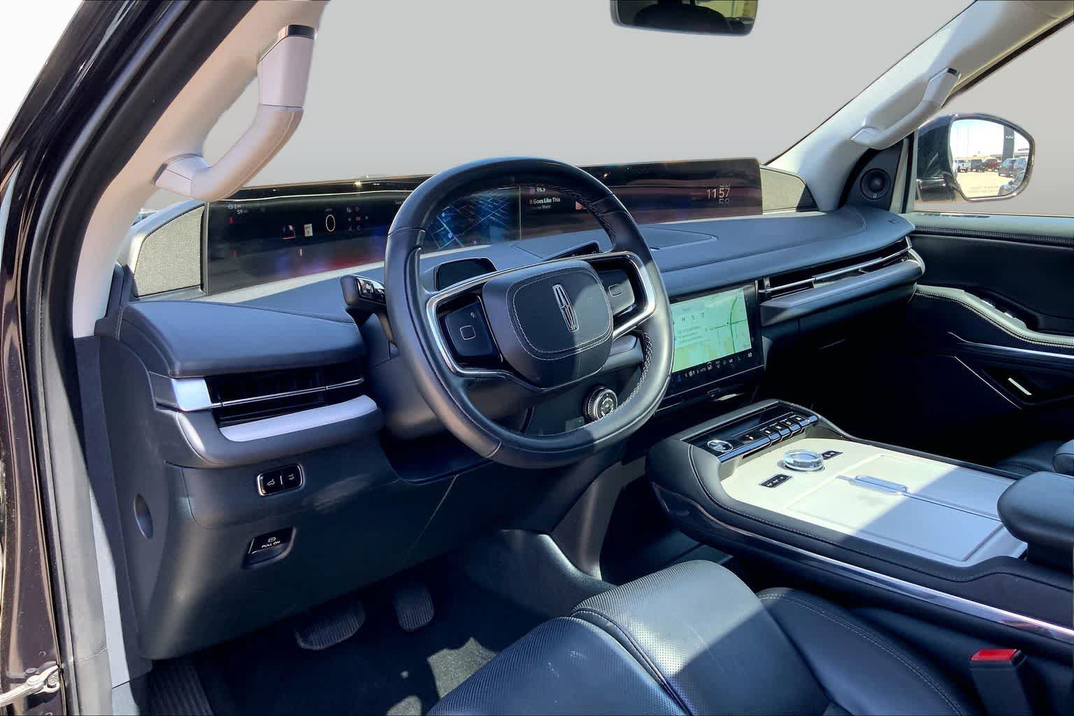 Used 2025 Lincoln Navigator Reserve AWD/4WD image 35