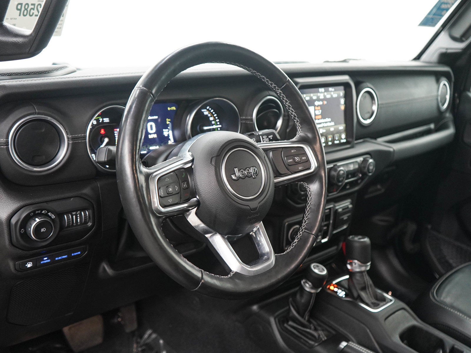 Used 2022 Jeep Wrangler Unlimited Sahara w/ Cold Weather Group AWD/4WD image 19