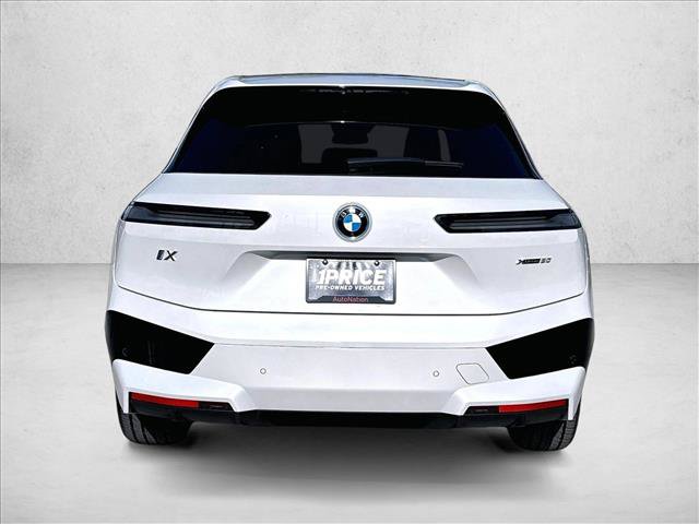 Used 2024 BMW iX xDrive50 w/ Sport Package AWD/4WD image 4